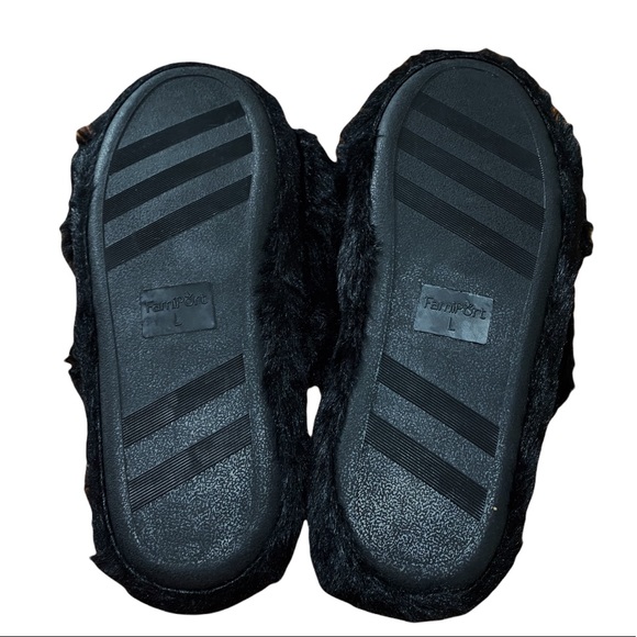 FamiPort Fuzzy Cross-Band Cushioned Non-Slip Indoor/Outdoor Slippers - Picture 4 of 6